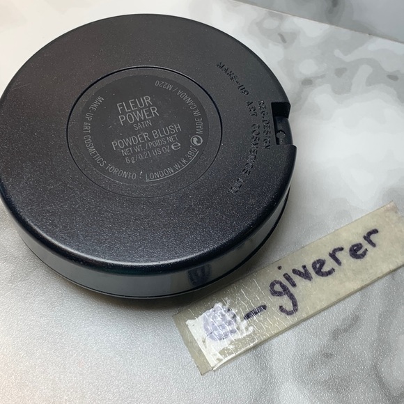 Fleur Powder (Never Used) MAC Powder Blush - Picture 7 of 13